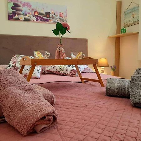 Central Square Appartment With Panoramic View Kalamata Bagian luar foto