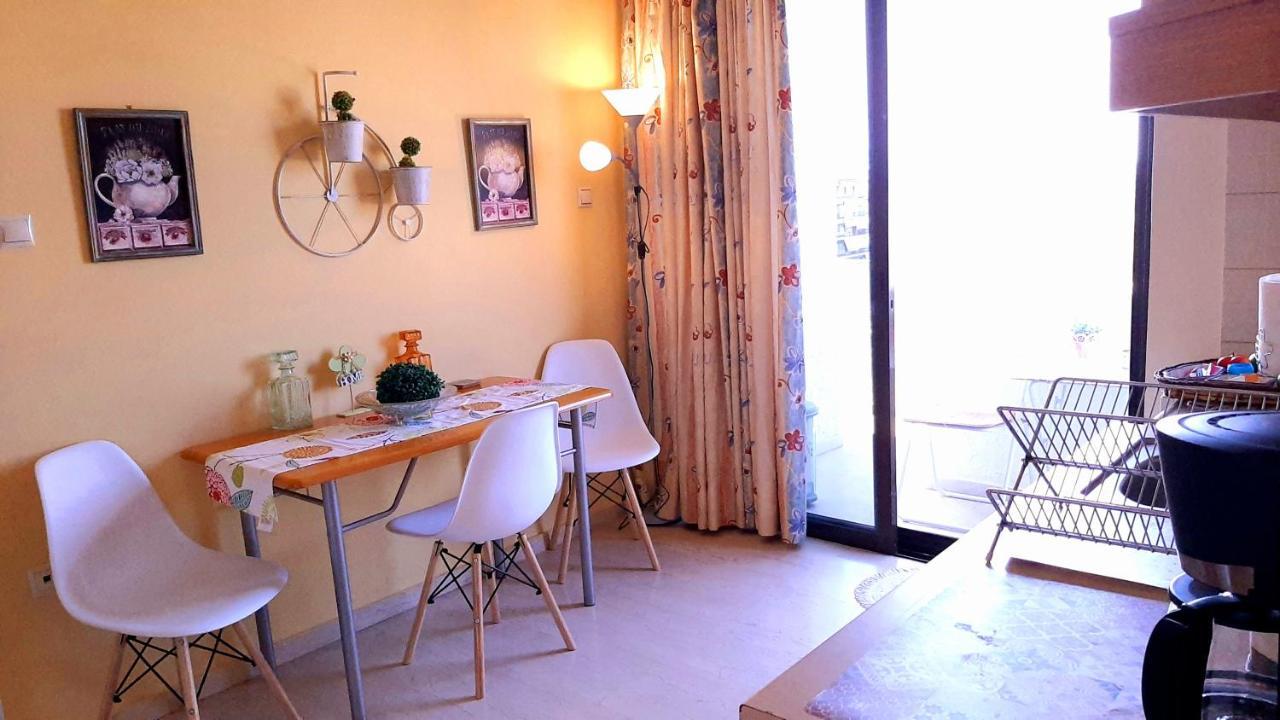 Central Square Appartment With Panoramic View Kalamata Bagian luar foto