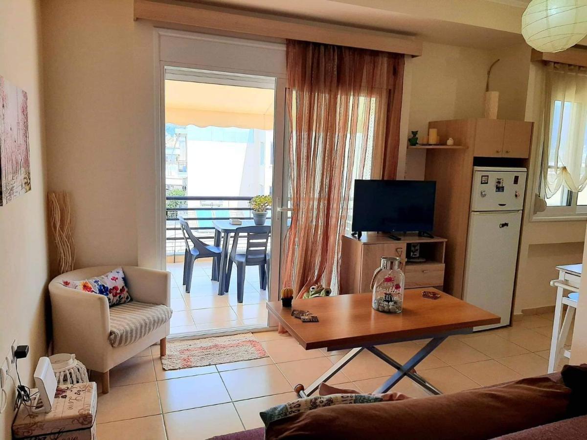 Central Square Appartment With Panoramic View Kalamata Bagian luar foto
