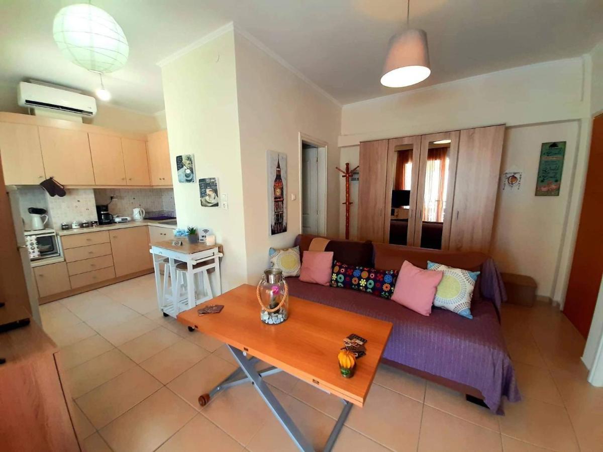 Central Square Appartment With Panoramic View Kalamata Bagian luar foto